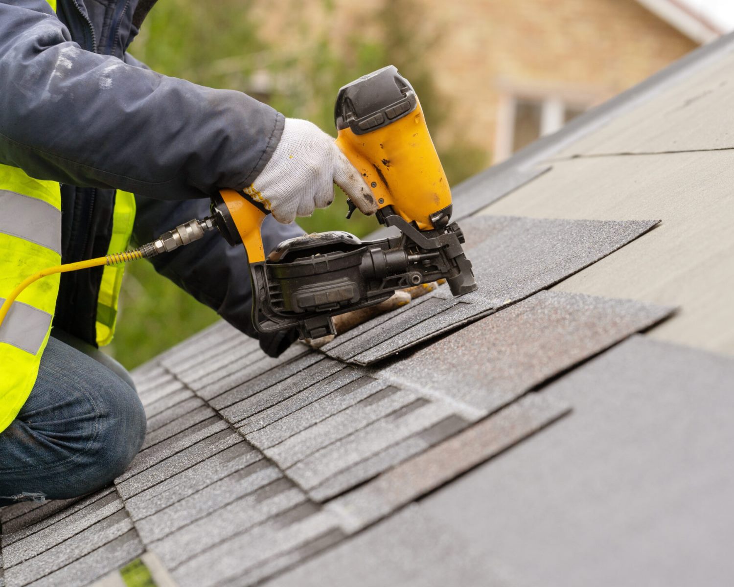 Roofing installation with shingles and fastening equipment